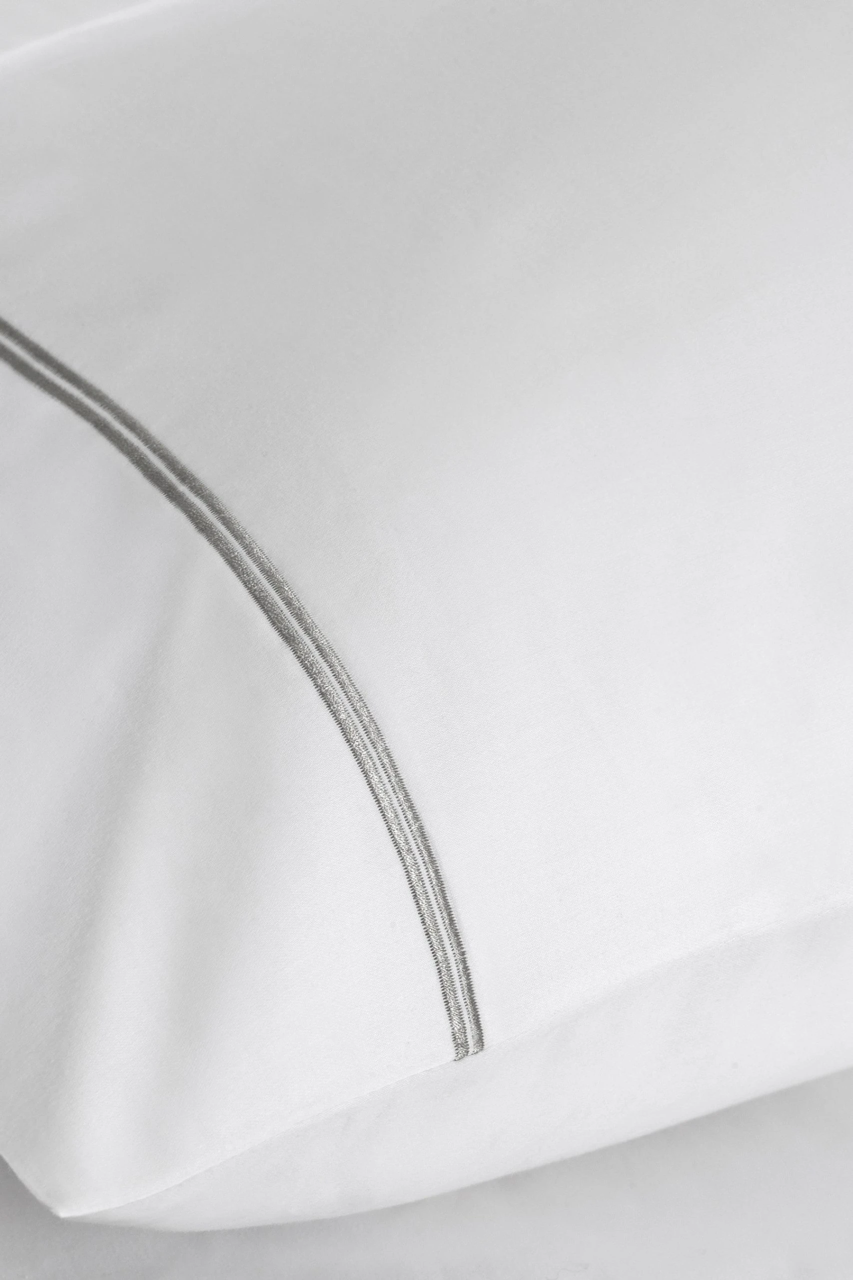 Next Collection Luxe 600 Thread Count 100% Cotton Sateen Duvet Cover And Pillowcase Set 6 Next Collection Luxe 600 Thread Count 100% Cotton Sateen Duvet Cover And Pillowcase Set - Image 4