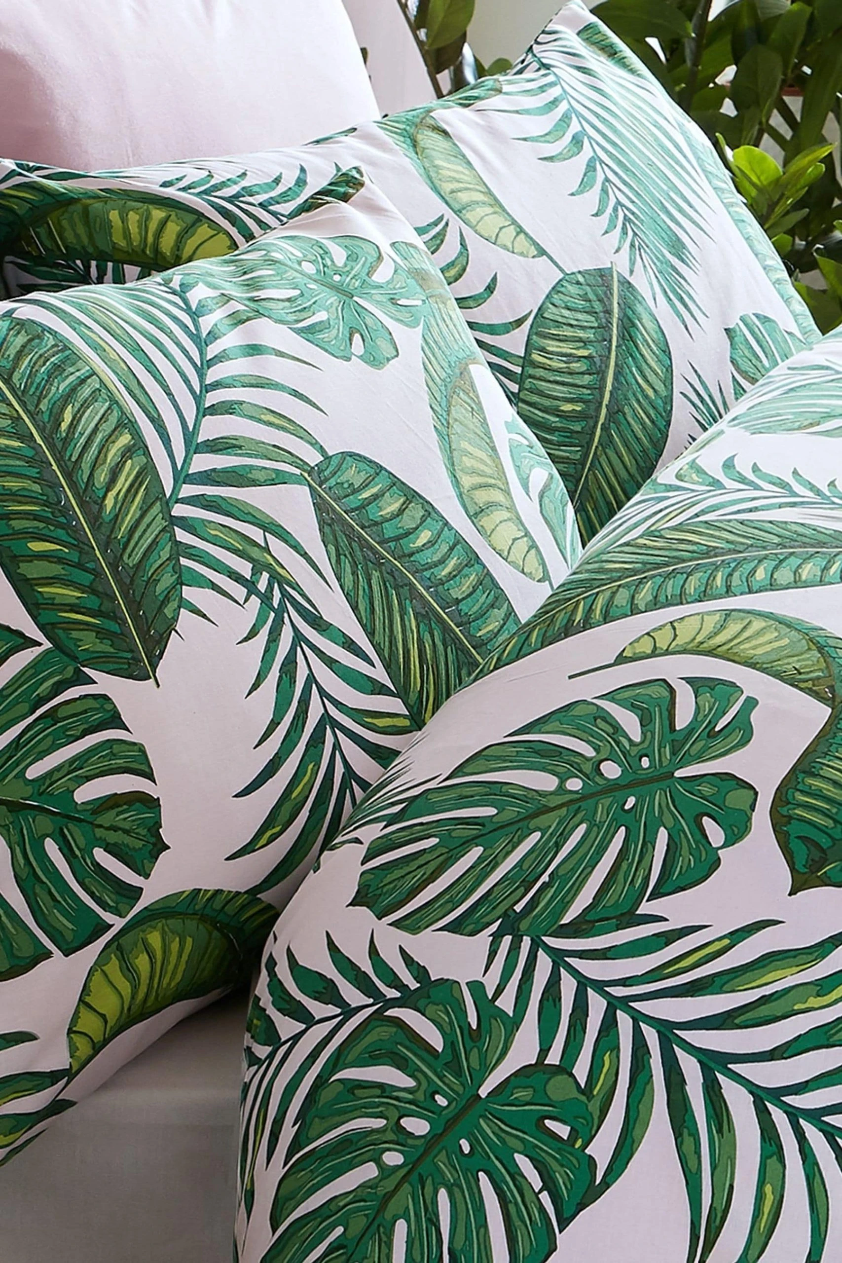Skinnydip Dominica Botanical Duvet Cover And Pillowcase Set 4 Skinnydip Dominica Botanical Duvet Cover And Pillowcase Set - Image 2