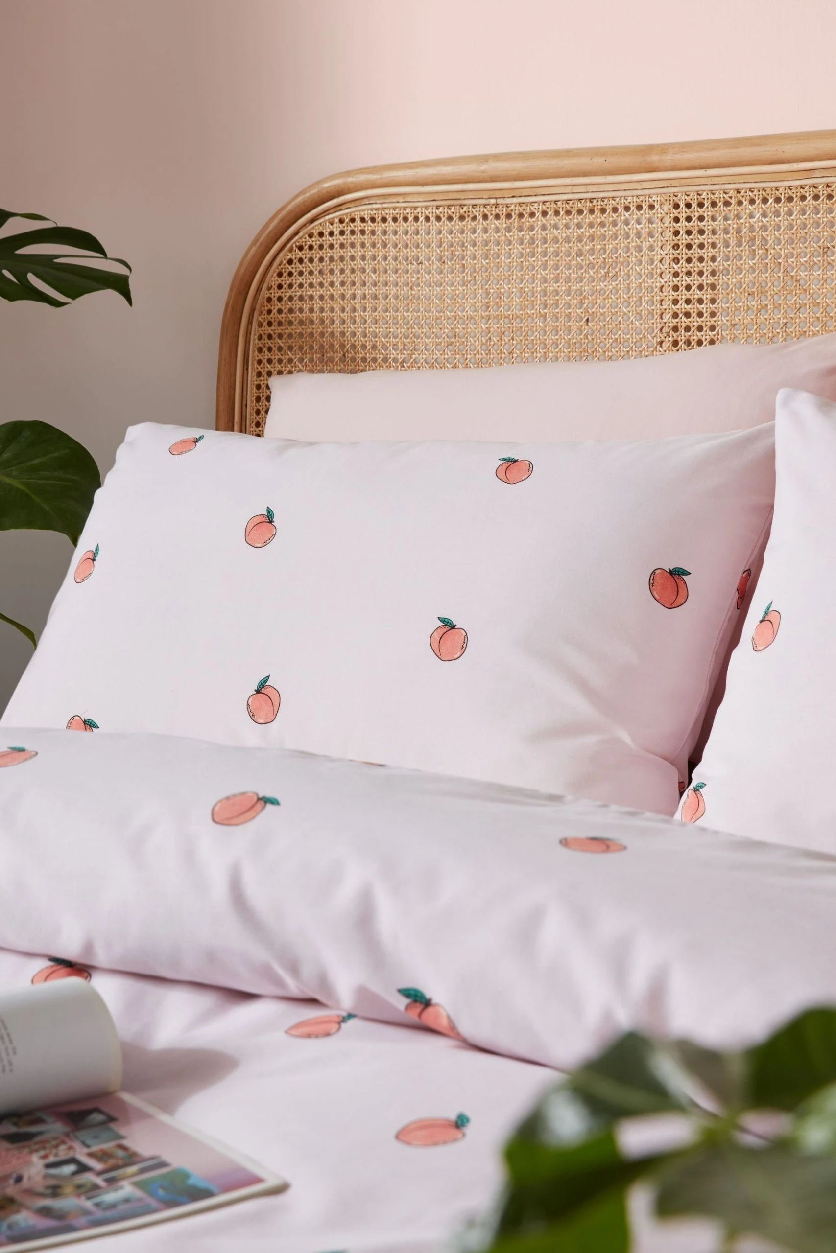 Skinnydip Peachy Duvet Cover And Pillowcase Set 5 Skinnydip Peachy Duvet Cover And Pillowcase Set - Image 3