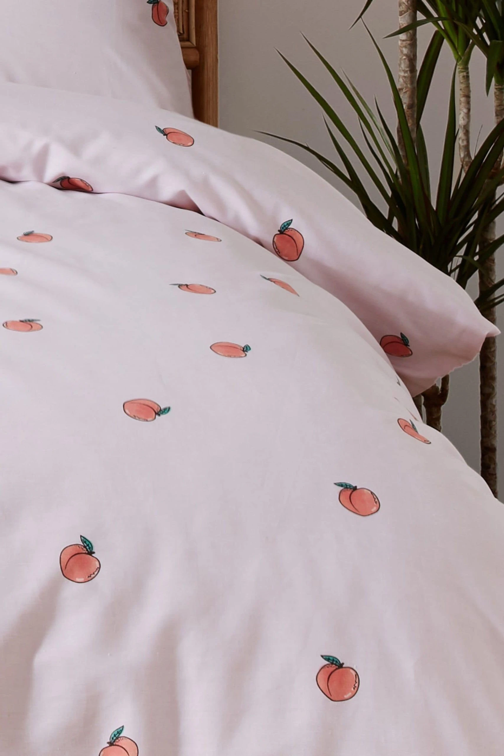 Skinnydip Peachy Duvet Cover And Pillowcase Set 6 Skinnydip Peachy Duvet Cover And Pillowcase Set - Image 4