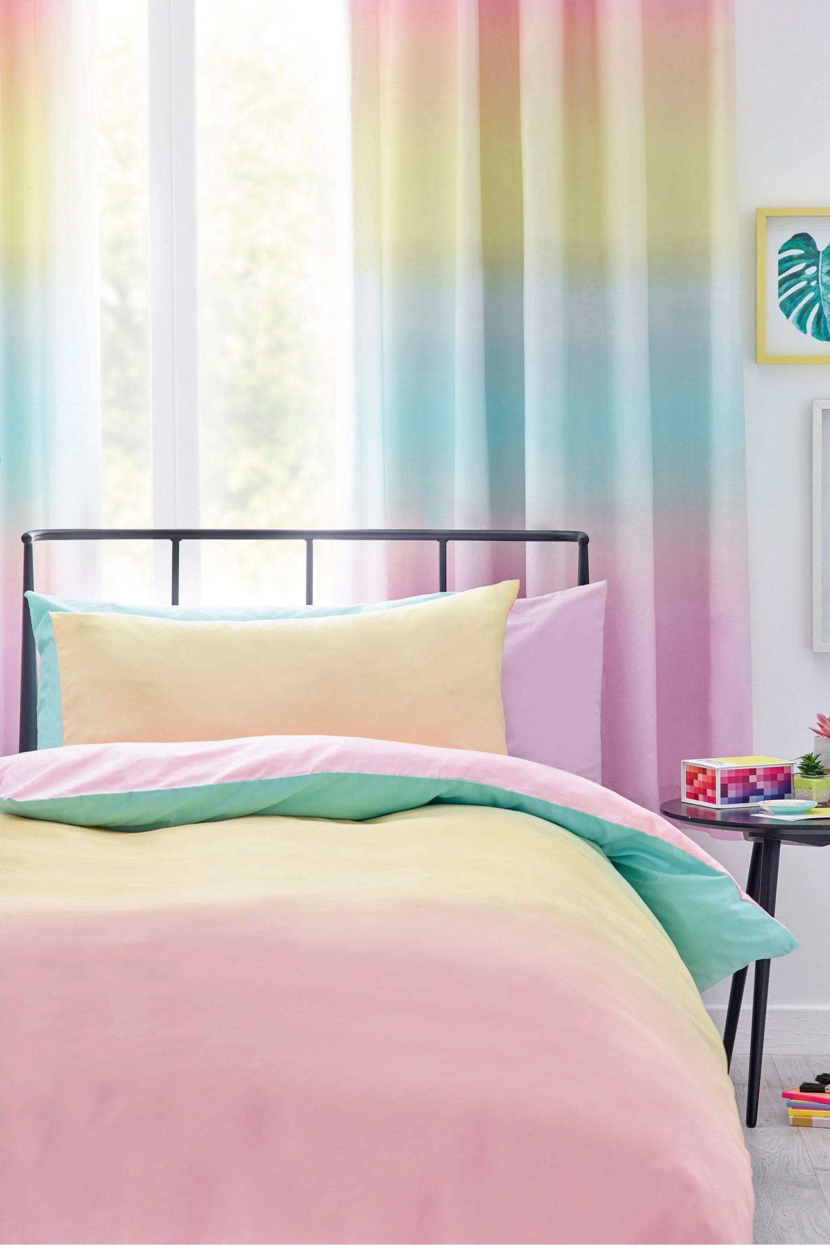 Next Kids Magical Ombré Glitter Duvet Cover And Pillowcase Set 5 Next Kids Magical Ombré Glitter Duvet Cover And Pillowcase Set - Image 3