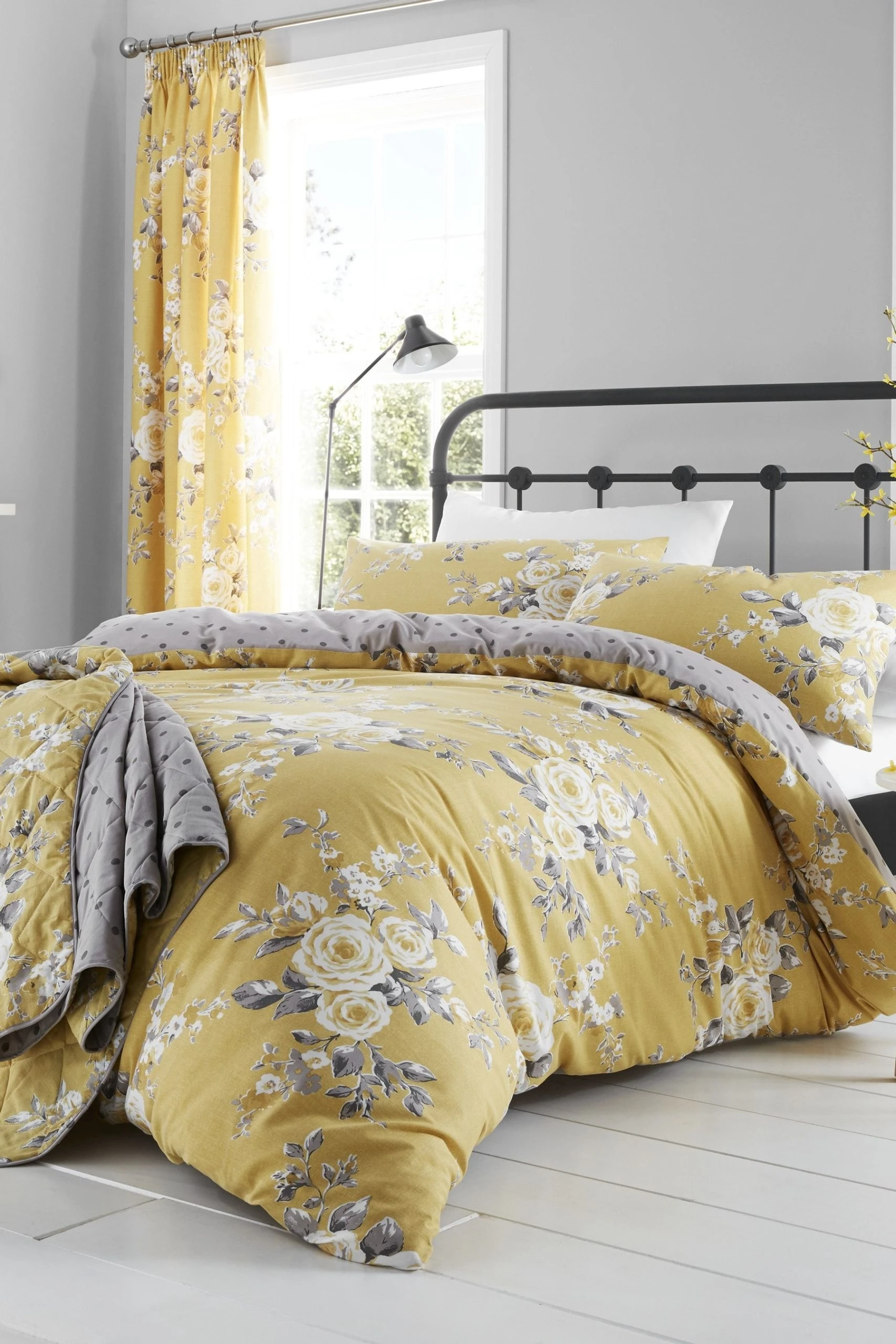 Catherine Lansfield Canterbury Floral Duvet Cover And Pillowcase Set 4 Catherine Lansfield Canterbury Floral Duvet Cover And Pillowcase Set - Image 2