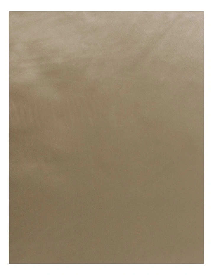 Heritage Luxe Silk Pillowcase In Champagne 5 Heritage Luxe Silk Pillowcase In Champagne - Image 3