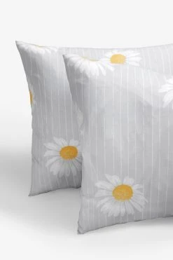 Next Pom Pom Duvet Cover And Pillowcase Set -Furn Online 989625s3