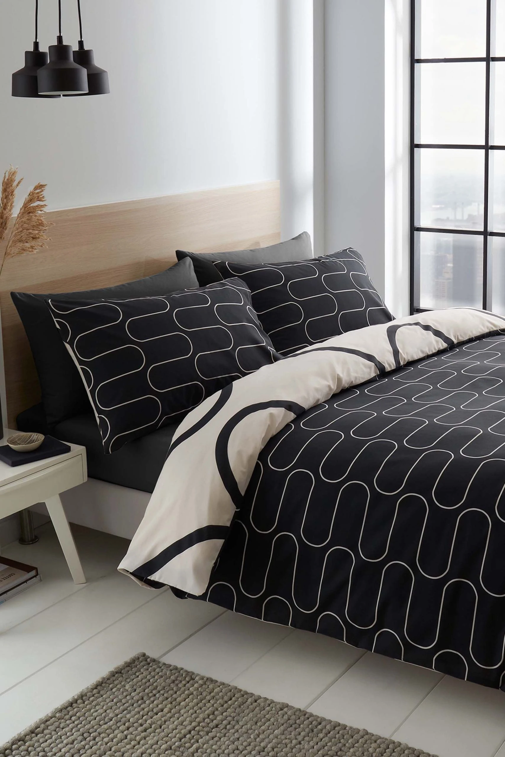 Catherine Lansfield Linear Curve Geometric Reversible Duvet Cover And Pillowcase Set 4 Catherine Lansfield Linear Curve Geometric Reversible Duvet Cover And Pillowcase Set - Image 2