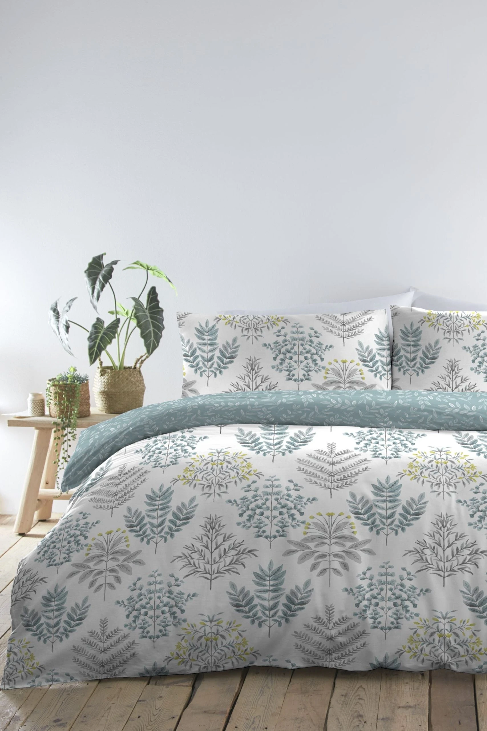 D&D Emily Duvet Cover And Pillowcase Set 3 D&D Emily Duvet Cover And Pillowcase Set