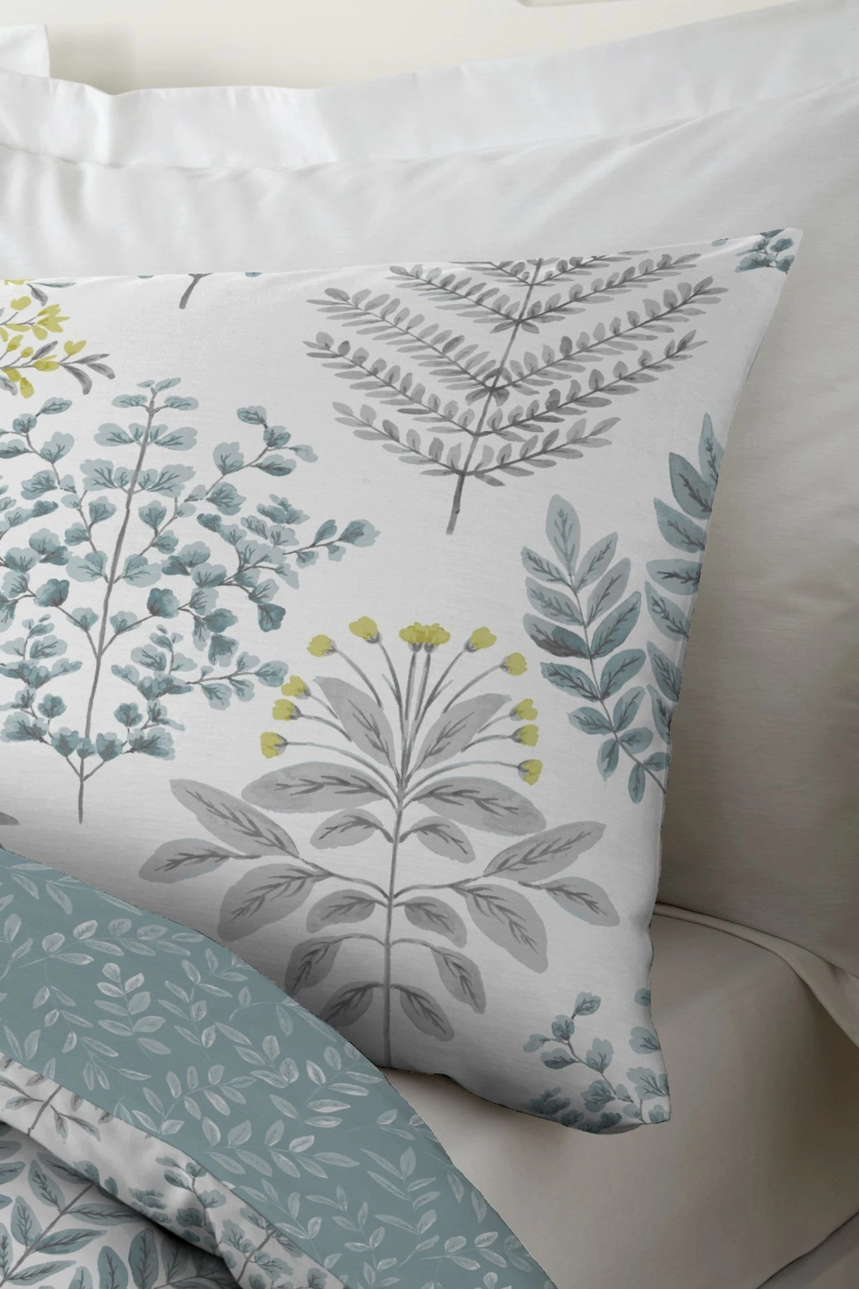 D&D Emily Duvet Cover And Pillowcase Set 4 D&D Emily Duvet Cover And Pillowcase Set - Image 2