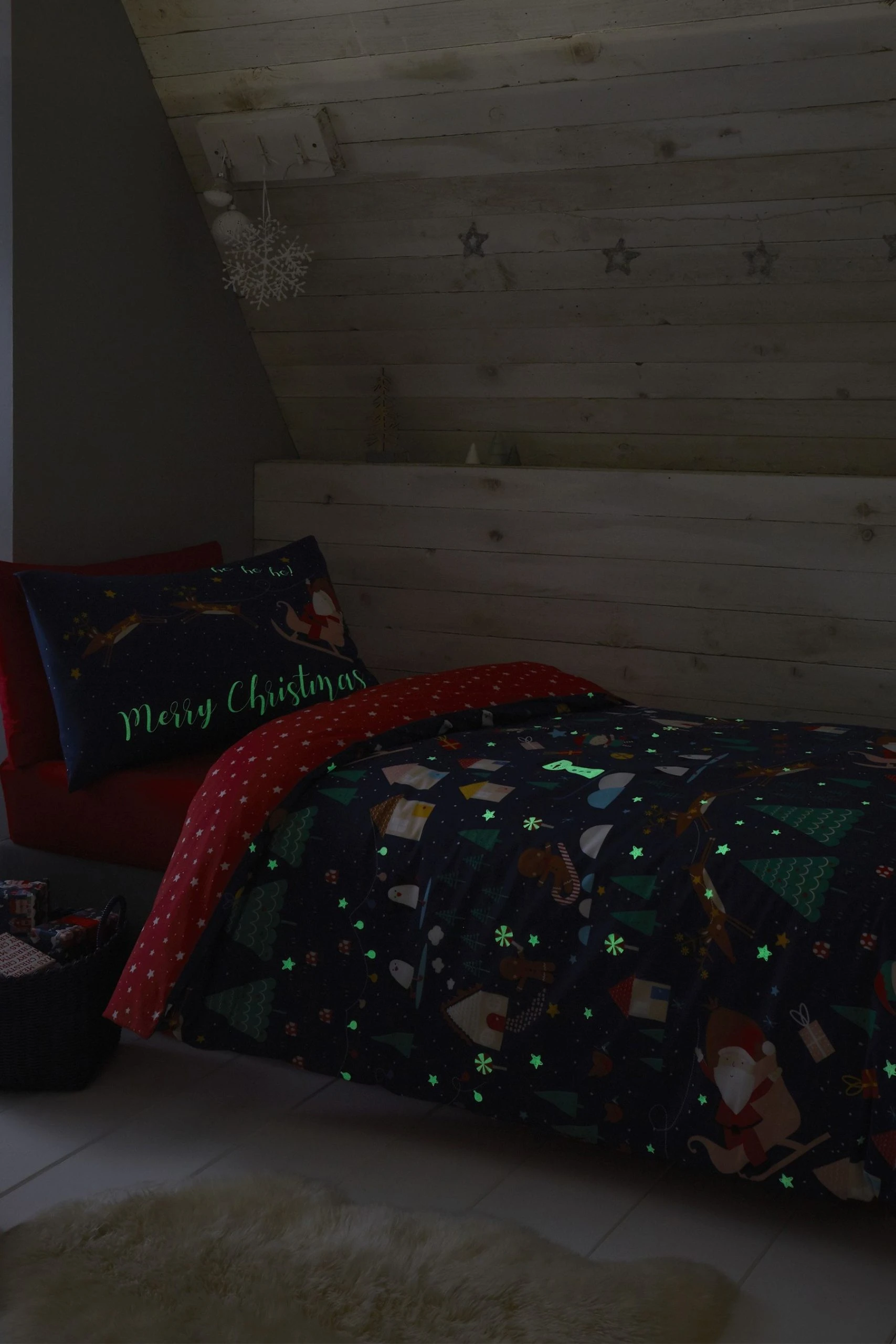Catherine Lansfield Santa's Christmas Wonderland Duvet Cover And Pillowcase Set 4 Catherine Lansfield Santa's Christmas Wonderland Duvet Cover And Pillowcase Set - Image 2