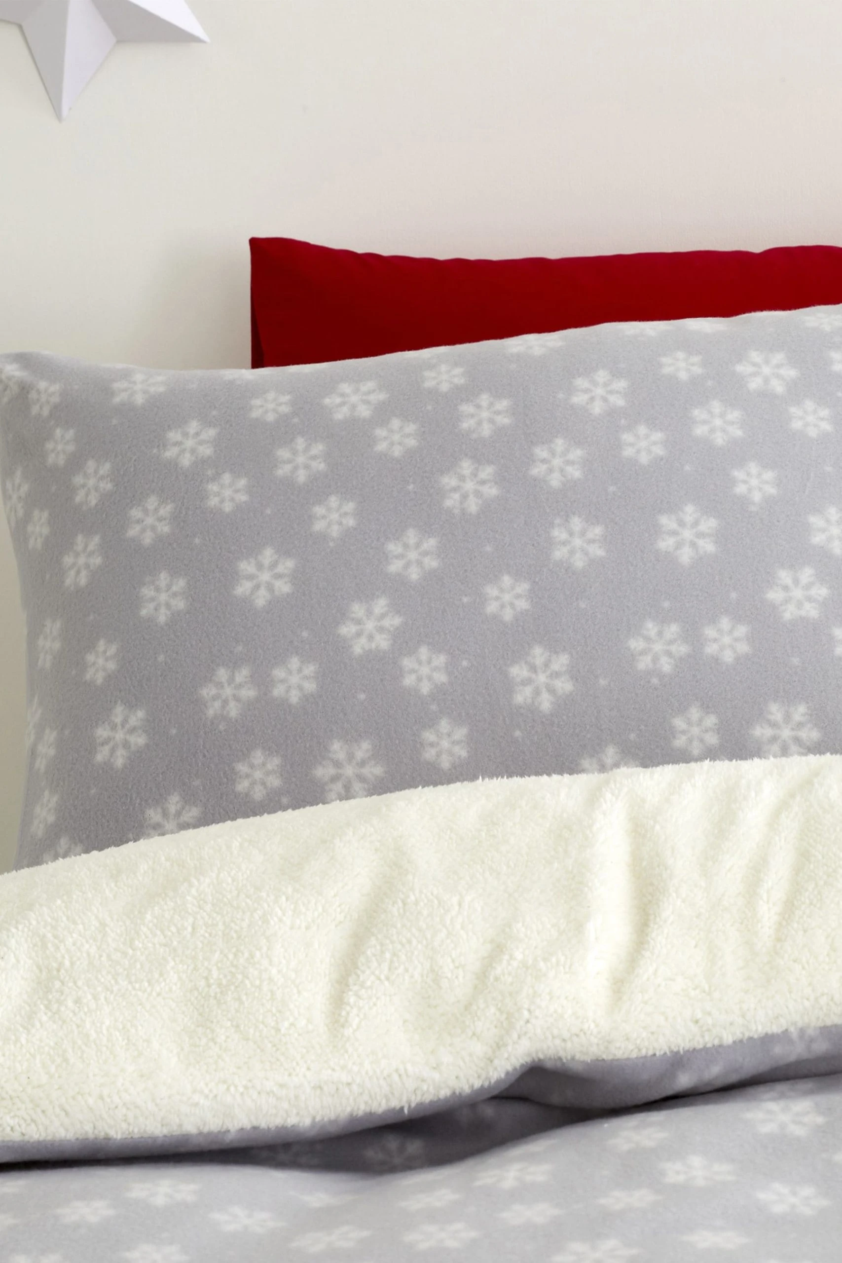 Catherine Lansfield Cosy Snowman Fleece Duvet Cover And Pillowcase Set 5 Catherine Lansfield Cosy Snowman Fleece Duvet Cover And Pillowcase Set - Image 3