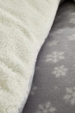Catherine Lansfield Cosy Snowman Fleece Duvet Cover And Pillowcase Set 9 Catherine Lansfield Cosy Snowman Fleece Duvet Cover And Pillowcase Set -Furn Online A63097s4