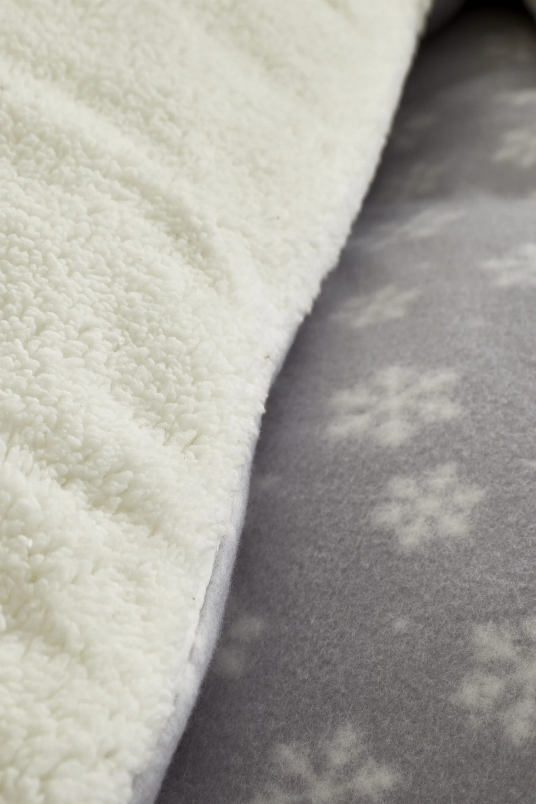 Catherine Lansfield Cosy Snowman Fleece Duvet Cover And Pillowcase Set 6 Catherine Lansfield Cosy Snowman Fleece Duvet Cover And Pillowcase Set - Image 4