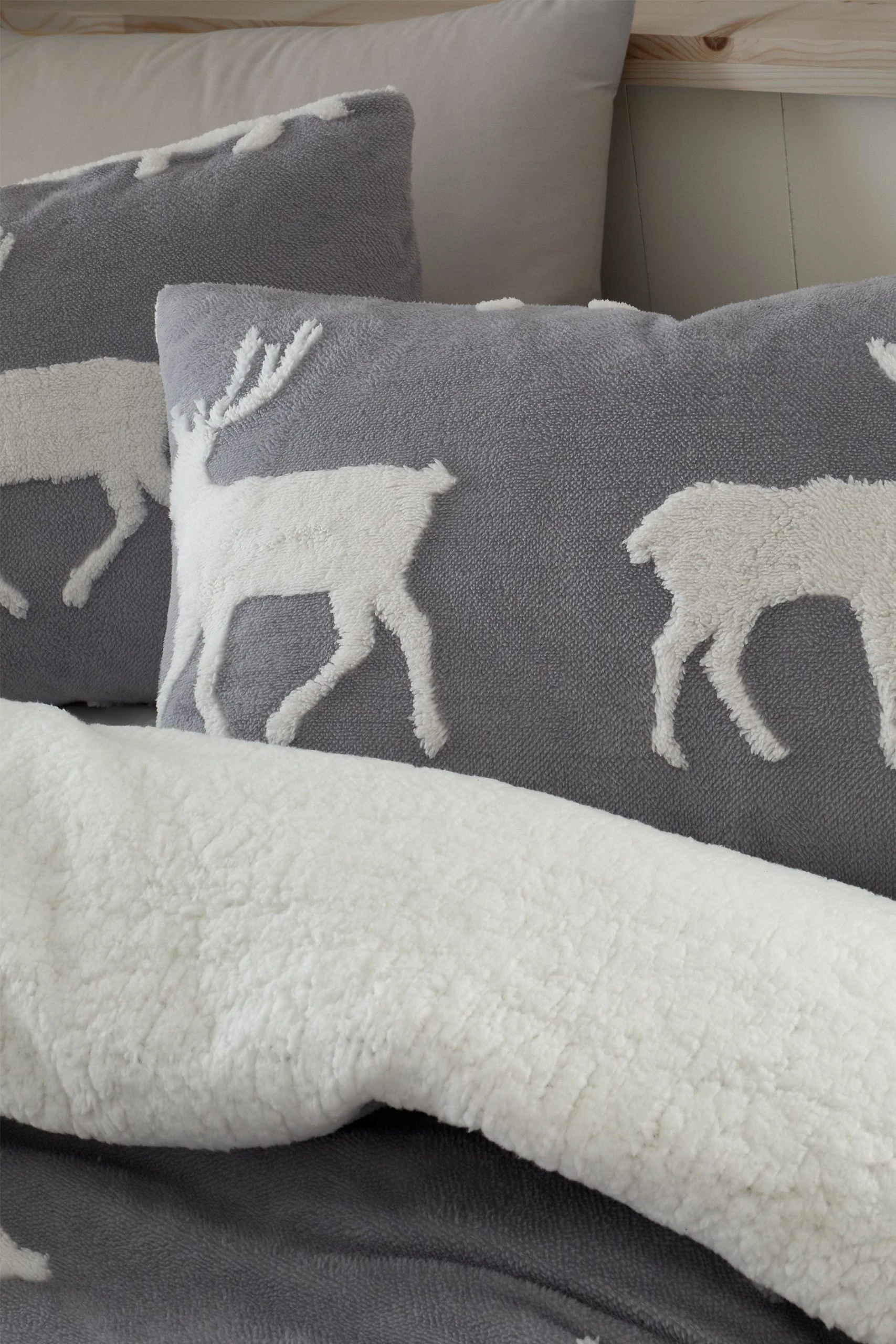 Catherine Lansfield Stag Cosy Sherpa Fleece Duvet Cover And Pillowcase Set 4 Catherine Lansfield Stag Cosy Sherpa Fleece Duvet Cover And Pillowcase Set - Image 2