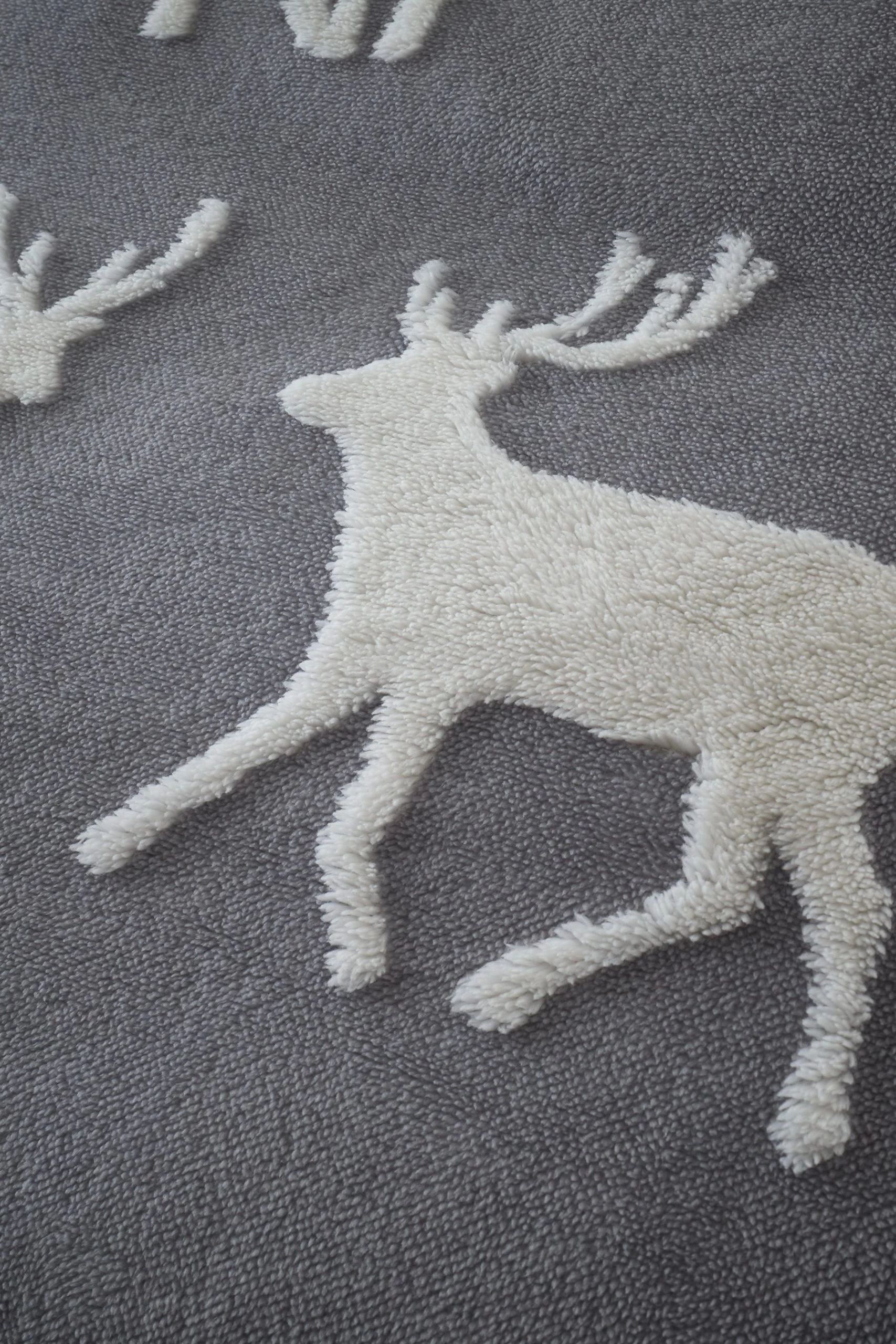 Catherine Lansfield Stag Cosy Sherpa Fleece Duvet Cover And Pillowcase Set 6 Catherine Lansfield Stag Cosy Sherpa Fleece Duvet Cover And Pillowcase Set - Image 4