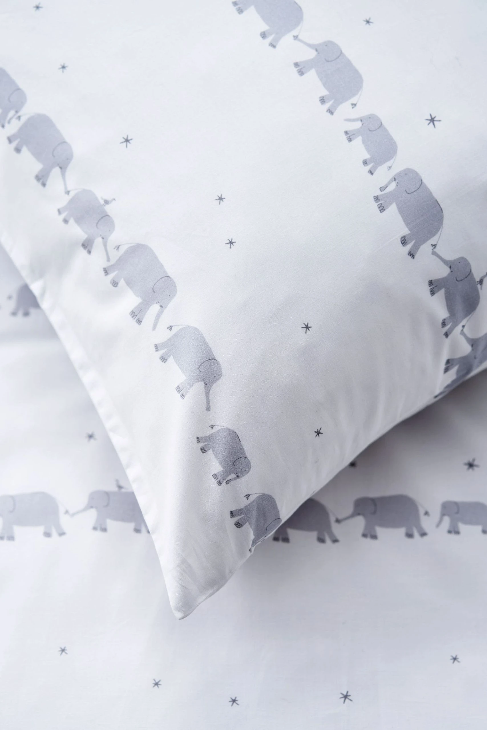 The White Company Kids Elephants Print Duvet Cover And Pillowcase Set 5 The White Company Kids Elephants Print Duvet Cover And Pillowcase Set - Image 3