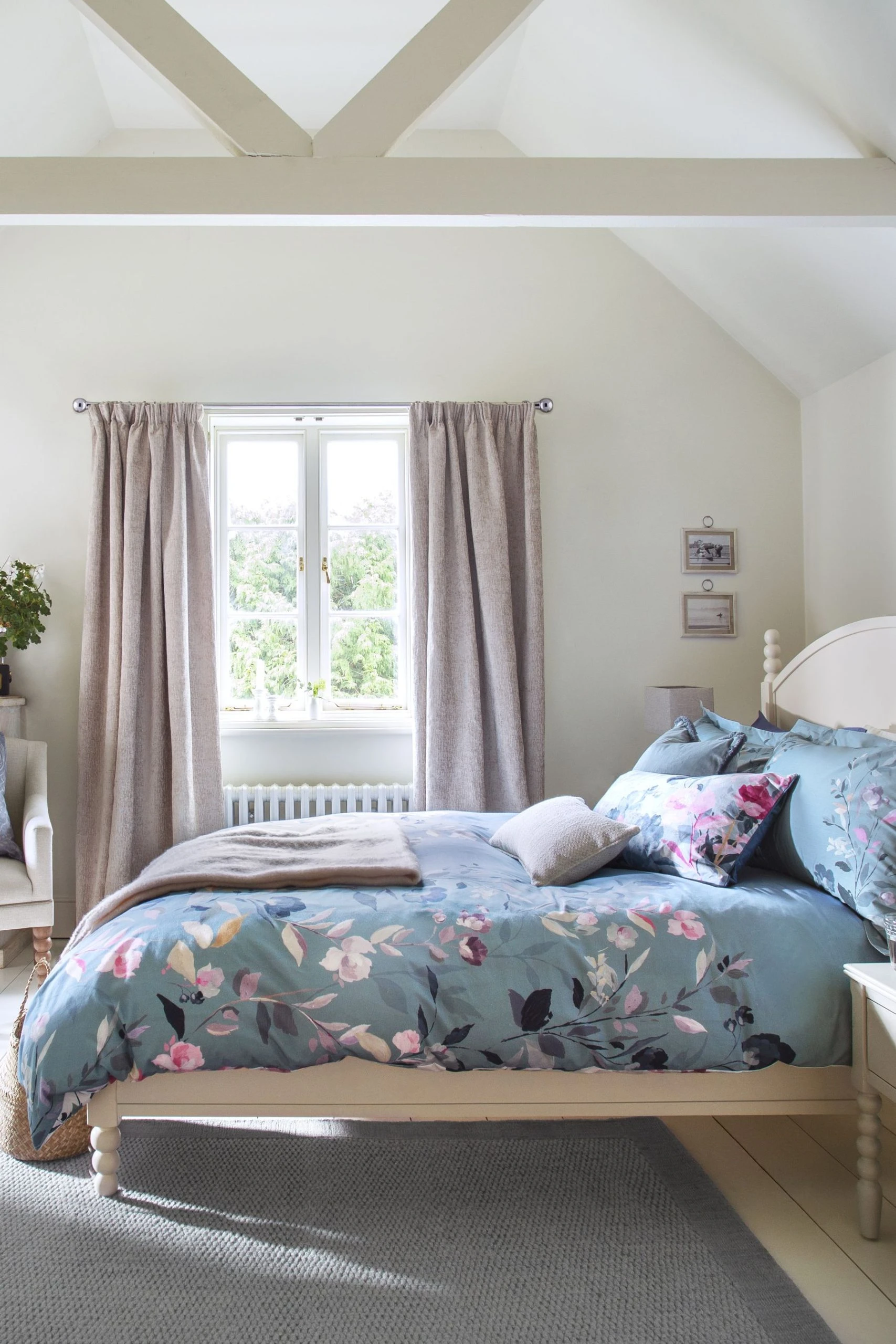 Next Floral Oxford Edge Reversible 100% Cotton Duvet Cover And Pillowcase Set 5 Next Floral Oxford Edge Reversible 100% Cotton Duvet Cover And Pillowcase Set - Image 3