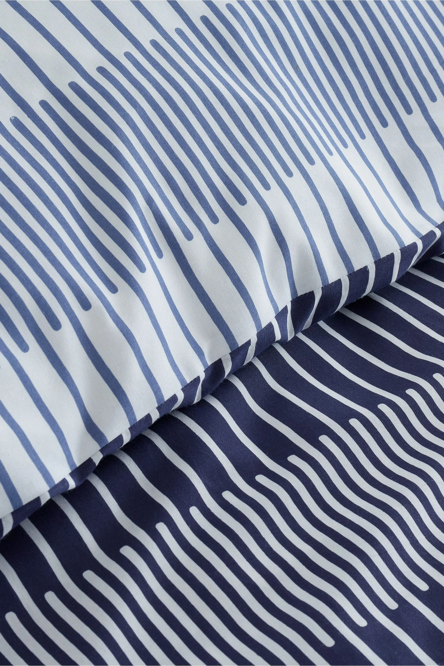 Catherine Lansfield Lines Reversible Duvet Cover And Pillowcase Set 5 Catherine Lansfield Lines Reversible Duvet Cover And Pillowcase Set - Image 3