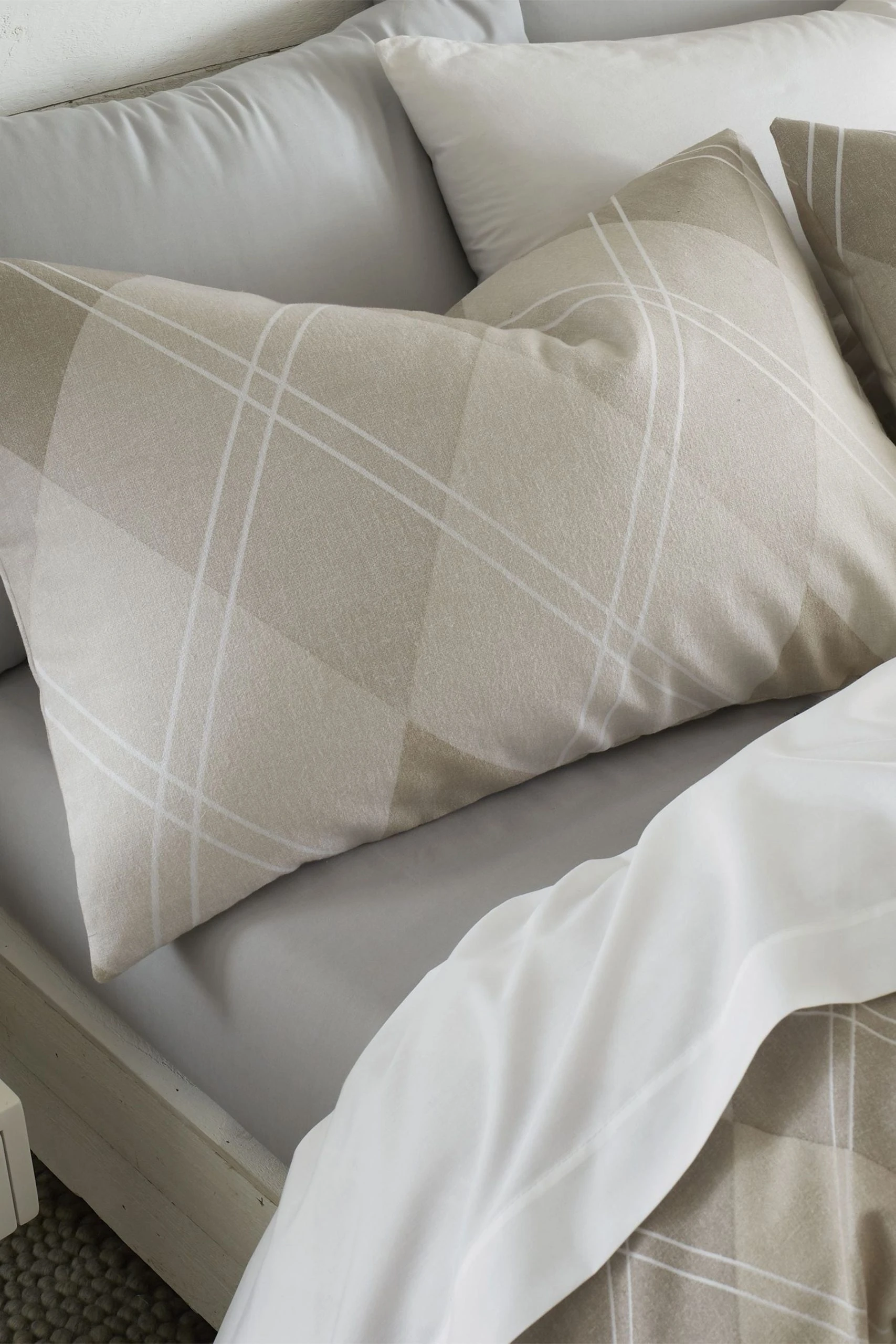 Catherine Lansfield Brushed Argyle Pattern Reversible Duvet Cover And Pillowcase Set 4 Catherine Lansfield Brushed Argyle Pattern Reversible Duvet Cover And Pillowcase Set - Image 2