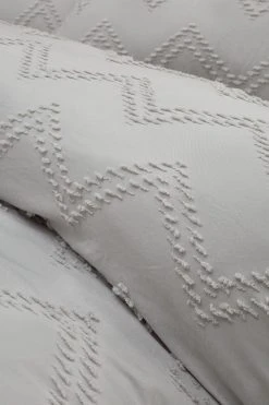 Catherine Lansfield Chevron Clipped Jacquard Duvet Cover And Pillowcase Set -Furn Online C95008s3