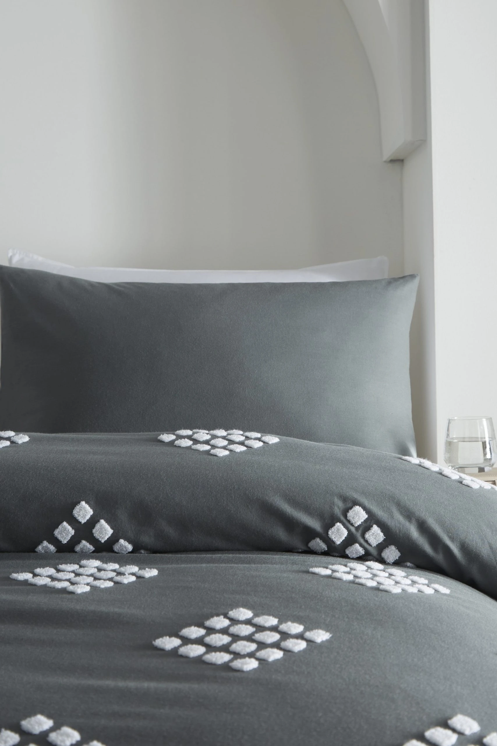 Appletree Diamond Tuft Duvet Cover And Pillowcase Set 4 Appletree Diamond Tuft Duvet Cover And Pillowcase Set - Image 2
