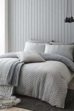 Catherine Lansfield So Soft Velvet Touch Zig Zag Pinsonic Duvet Cover And Pillowcase Set