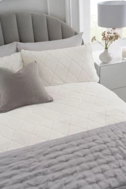 Next Diamond Cut Faux Fur With Sparkly Diamante Detail Duvet Cover And Pillowcase Set 10 Next Diamond Cut Faux Fur With Sparkly Diamante Detail Duvet Cover And Pillowcase Set -Furn Online T56379s4