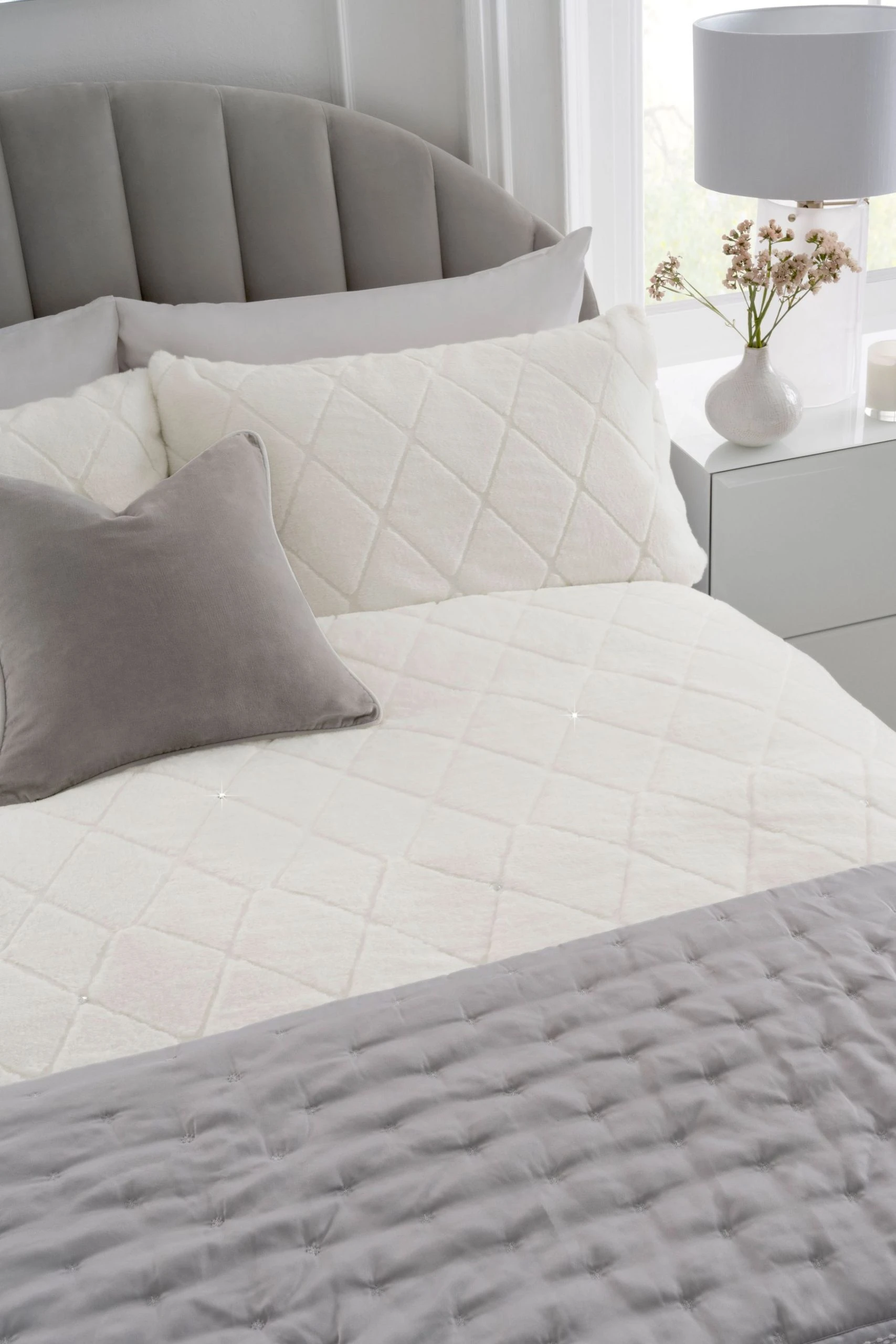 Next Diamond Cut Faux Fur With Sparkly Diamante Detail Duvet Cover And Pillowcase Set 6 Next Diamond Cut Faux Fur With Sparkly Diamante Detail Duvet Cover And Pillowcase Set - Image 4