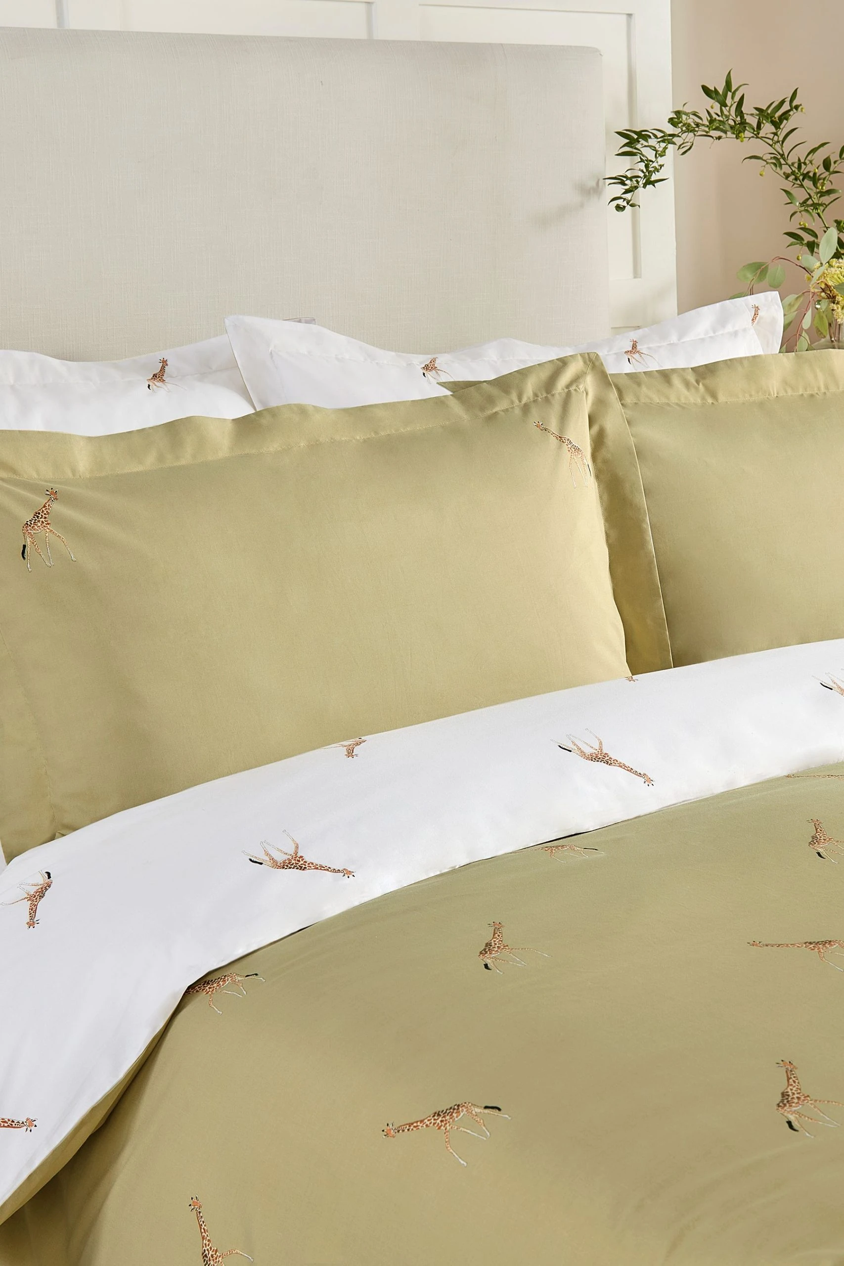 Sophie Allport ZSL Giraffe Duvet Cover And Pillowcase Set 4 Sophie Allport ZSL Giraffe Duvet Cover And Pillowcase Set - Image 2