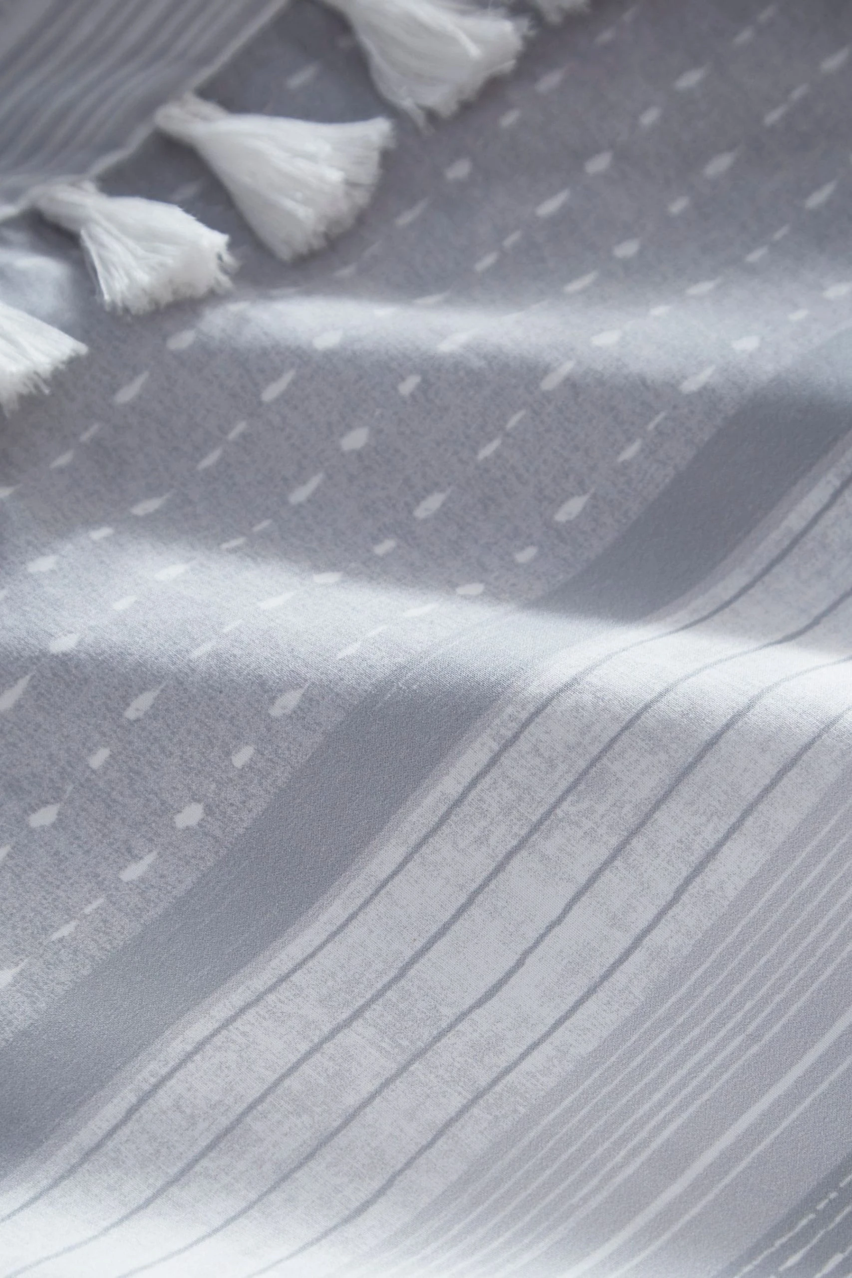 Appletree Sanya Duvet Cover And Pillowcase Set 5 Appletree Sanya Duvet Cover And Pillowcase Set - Image 3