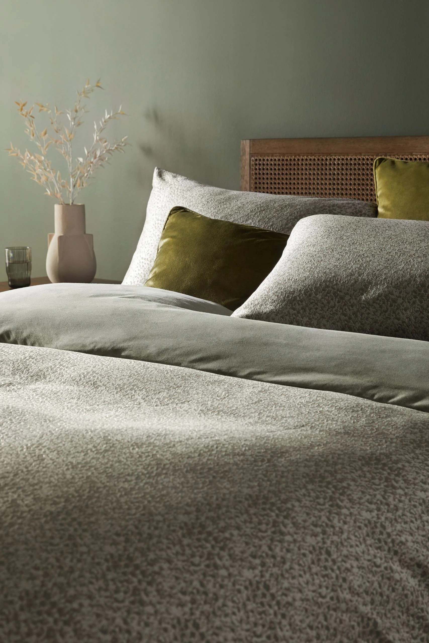 Next Luxe Textured Jacquard Duvet Cover And Pillowcase Set 4 Next Luxe Textured Jacquard Duvet Cover And Pillowcase Set - Image 2